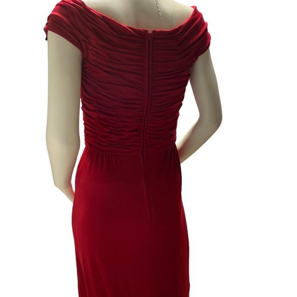 Gorgeous designer dress with so many options! - Picture 2 of 9